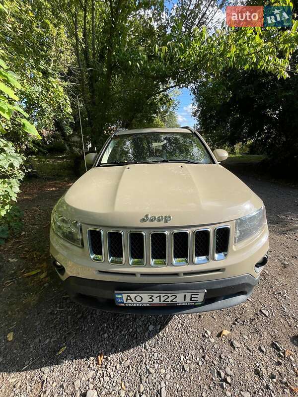 Внедорожник / Кроссовер Jeep Compass