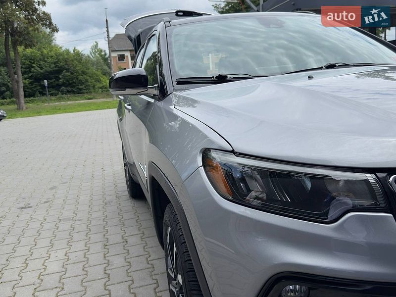 Позашляховик / Кросовер Jeep Compass 2021 в Стебнику