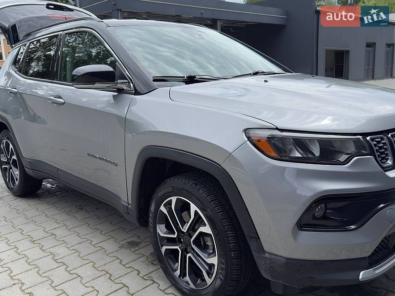 Позашляховик / Кросовер Jeep Compass 2021 в Стебнику