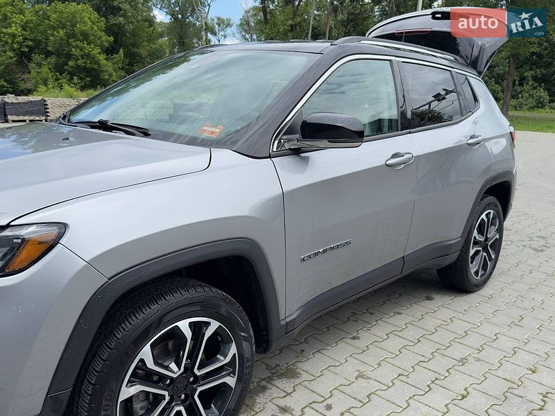 Позашляховик / Кросовер Jeep Compass 2021 в Стебнику