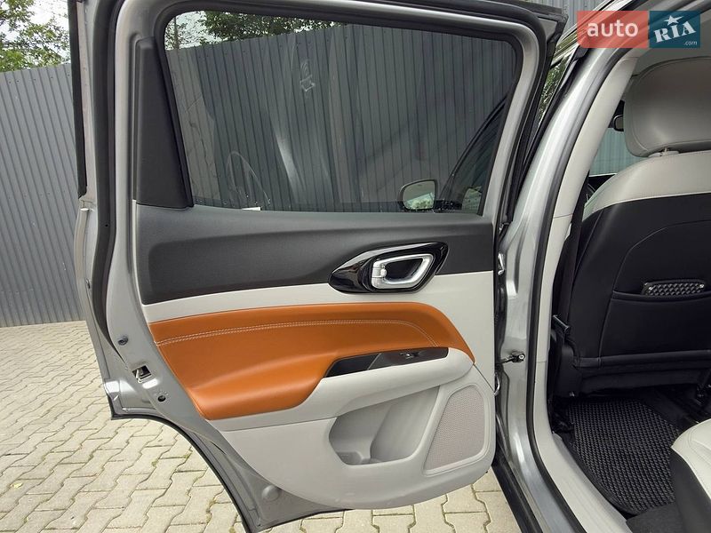 Позашляховик / Кросовер Jeep Compass 2021 в Стебнику