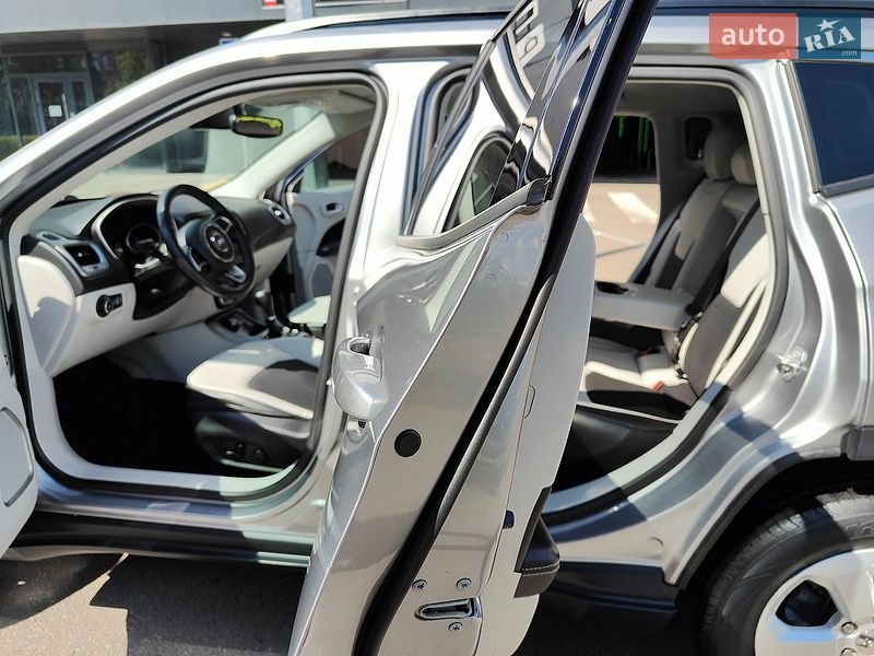Внедорожник / Кроссовер Jeep Compass 2018 в Киеве
