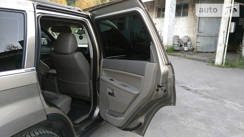 Jeep Grand Cherokee 2005 року