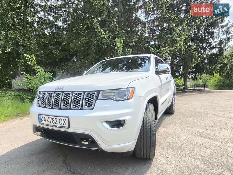 Позашляховик / Кросовер Jeep Grand Cherokee