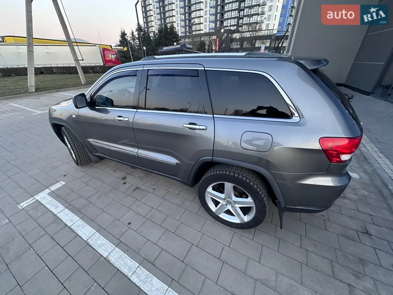 2011 Jeep Grand Cherokee - мініатюра 2
