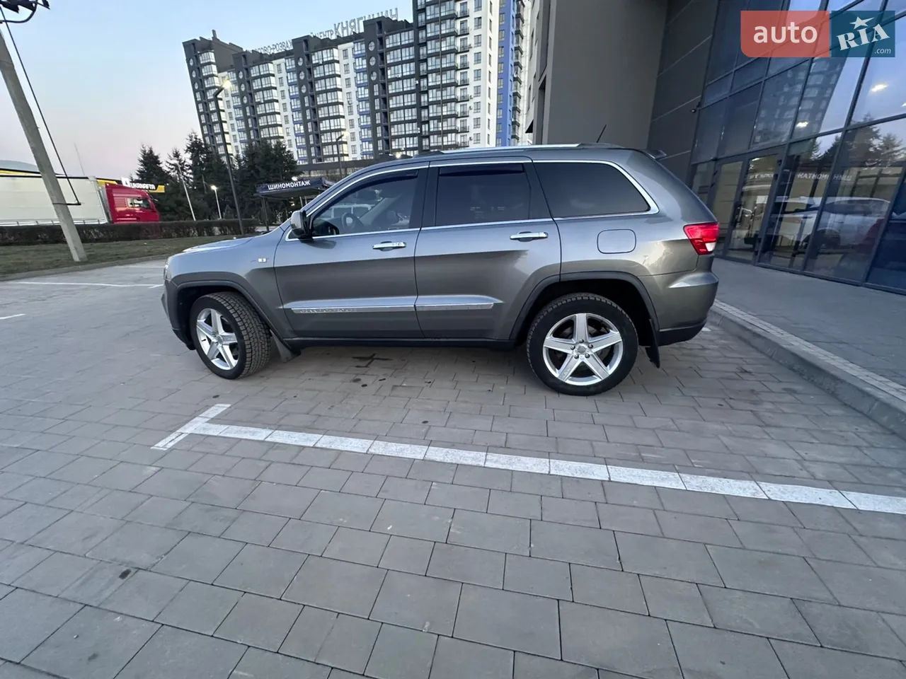 2011 Jeep Grand Cherokee - мініатюра 4