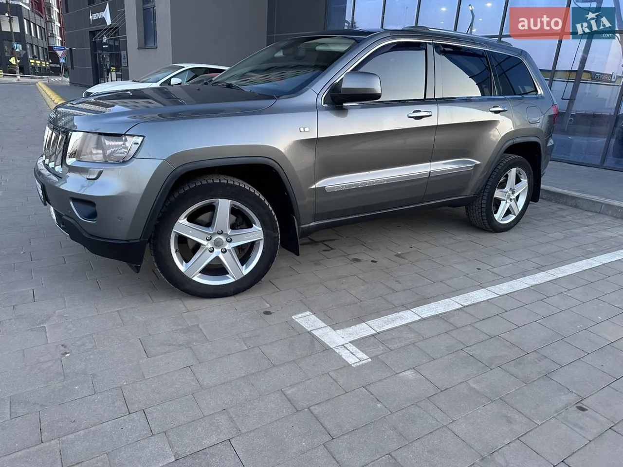 2011 Jeep Grand Cherokee - фото 1