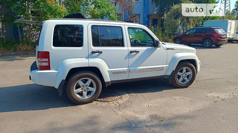 Позашляховик / Кросовер Jeep Liberty