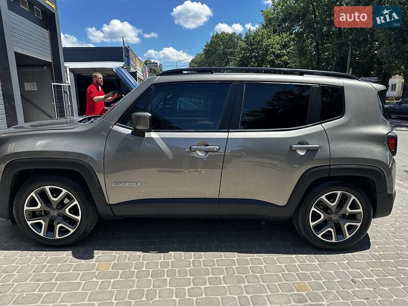 Позашляховик / Кросовер Jeep Renegade