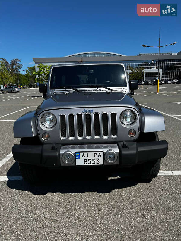 Позашляховик / Кросовер Jeep Wrangler