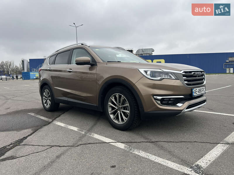 Позашляховик / Кросовер Jetour X70