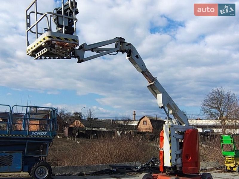 JLG E300