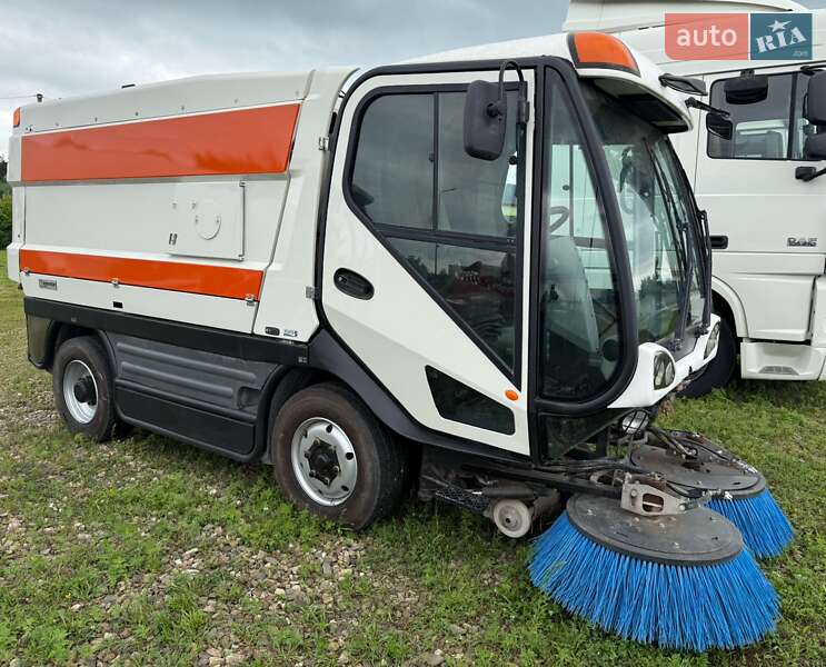 Johnston Sweepers Compact