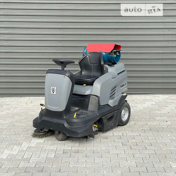 Подметальная машина Karcher KM