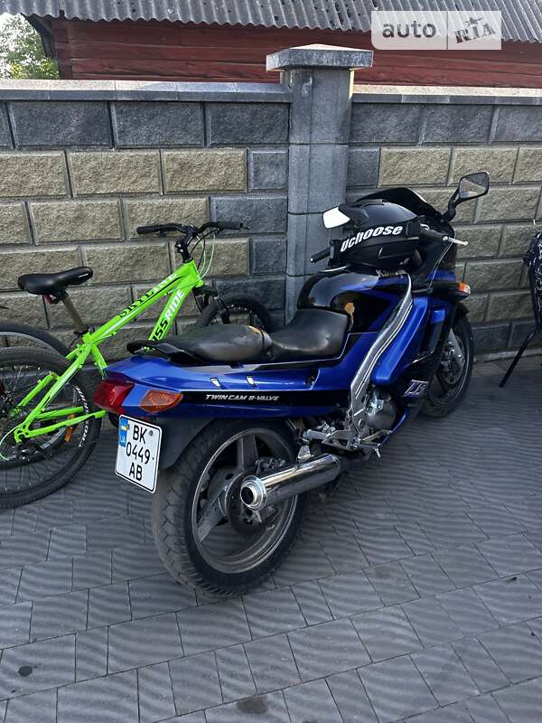 Мотоцикл Спорт-туризм Kawasaki 250