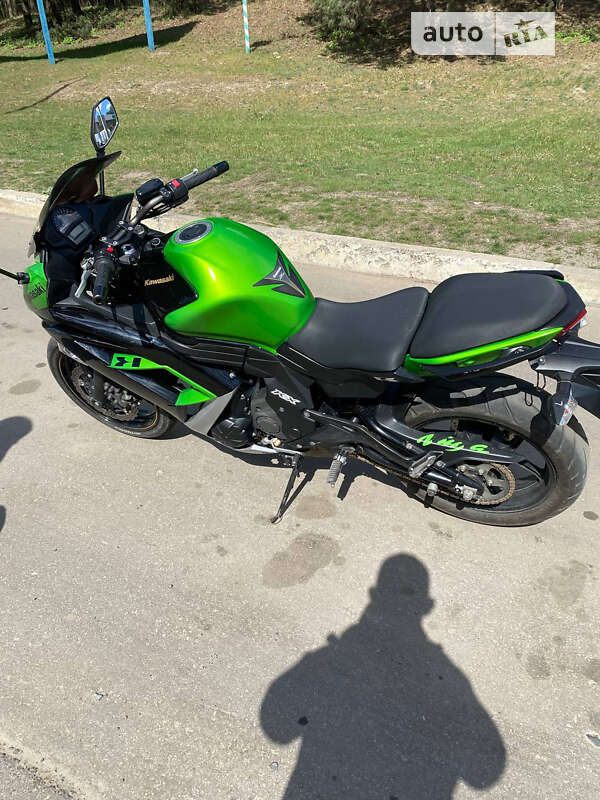 Мотоцикл Спорт-туризм Kawasaki 400