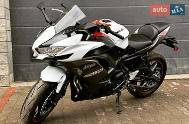 Kawasaki EX 650  2023