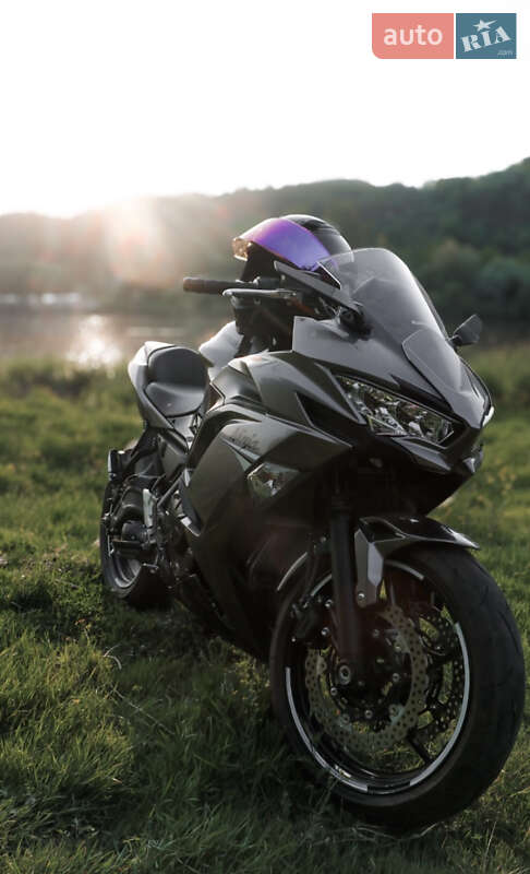 Спортбайк Kawasaki EX 650