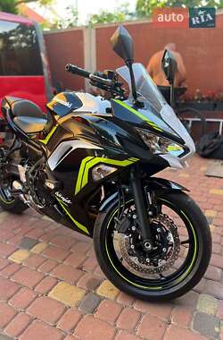 Kawasaki EX 650  2021