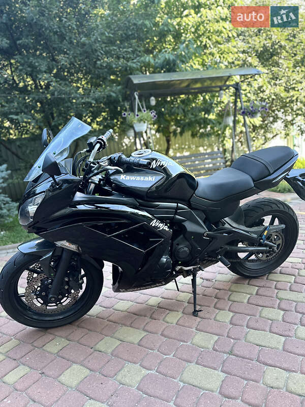 Спортбайк Kawasaki EX 650