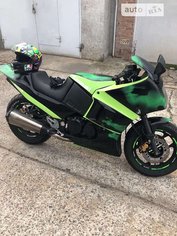 Спортбайк Kawasaki GPX 600R