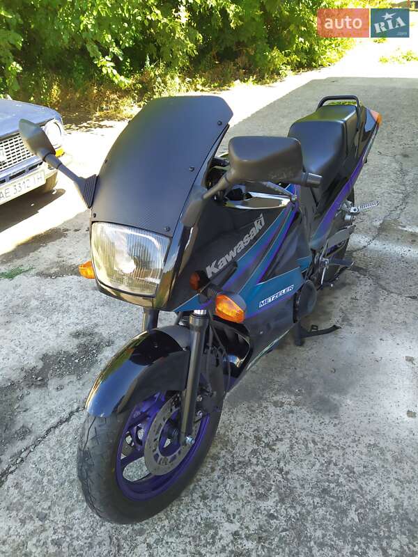 Мото Kawasaki GPX 600R
