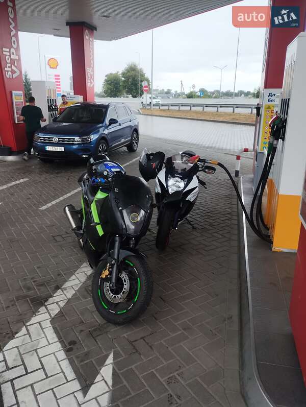 Спортбайк Kawasaki GPX