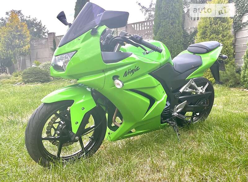 Мотоцикл Чоппер Kawasaki Ninja 250R