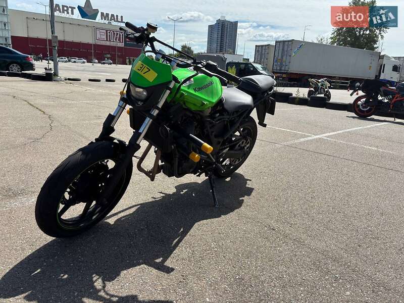 Мотоцикл Без обтекателей (Naked bike) Kawasaki Ninja 250R