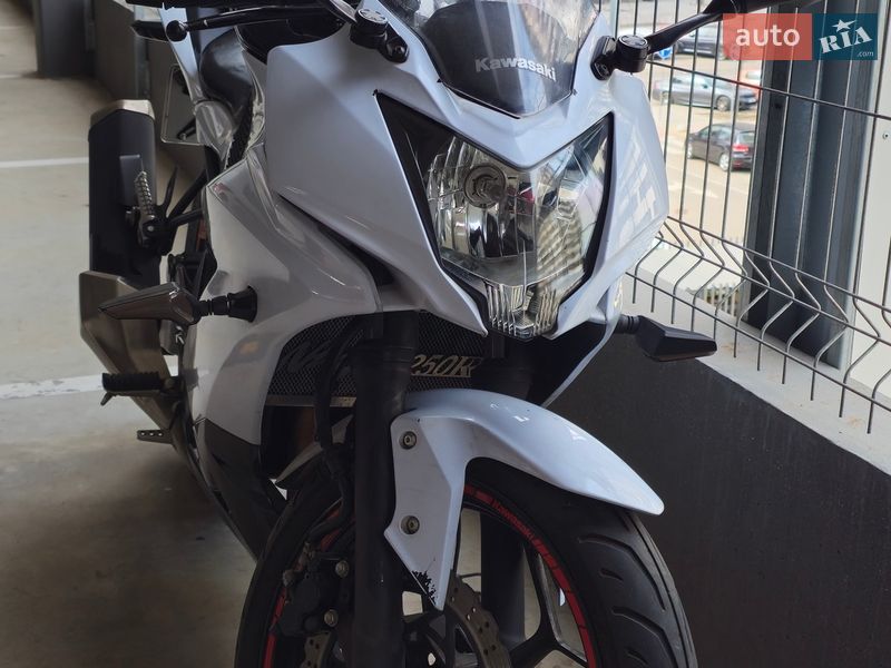 Мото Kawasaki Ninja 250SL