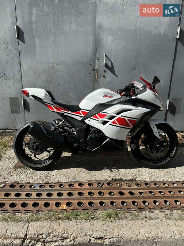 Спортбайк Kawasaki Ninja 300