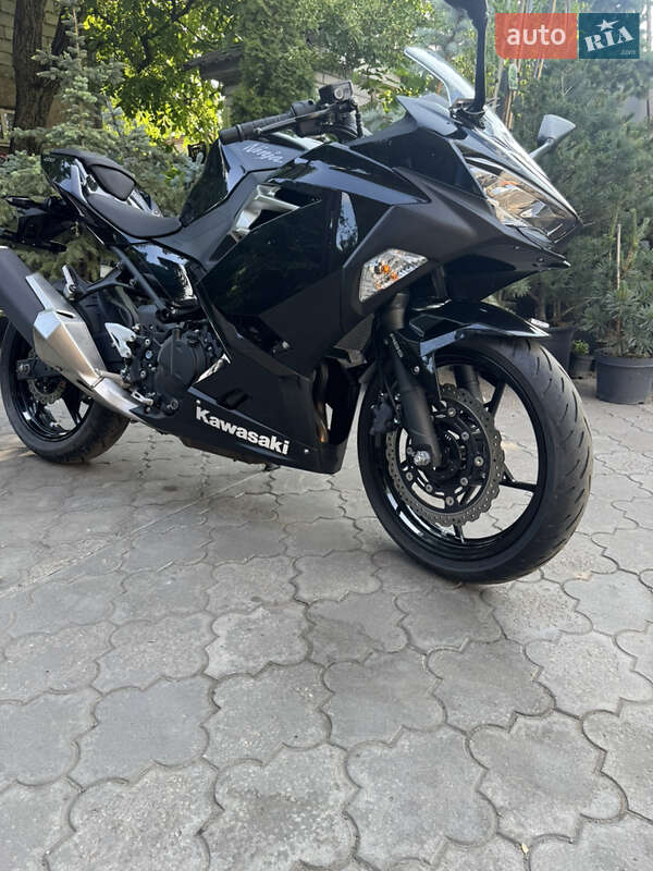 Мотоцикл Спорт-туризм Kawasaki Ninja 400