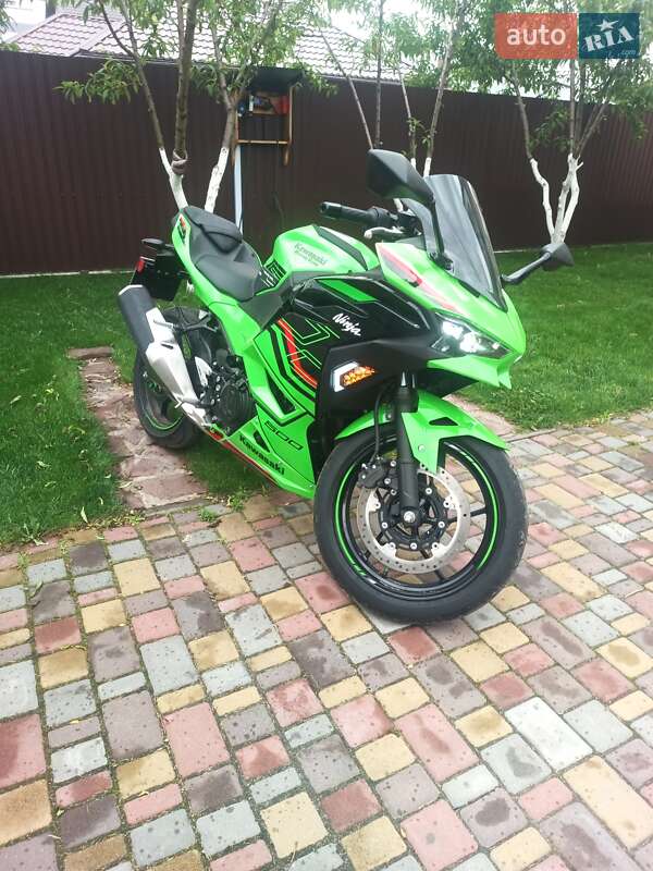 Мотоцикл Спорт-туризм Kawasaki Ninja 500