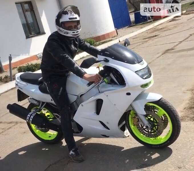 Мотоцикл Спорт-туризм Kawasaki Ninja 600 ZX-6R