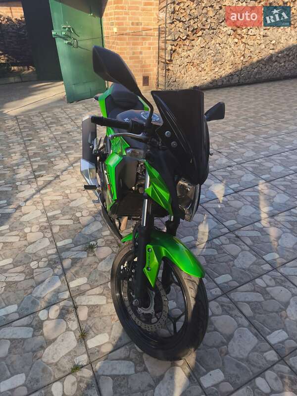 Спортбайк Kawasaki Z 250SL