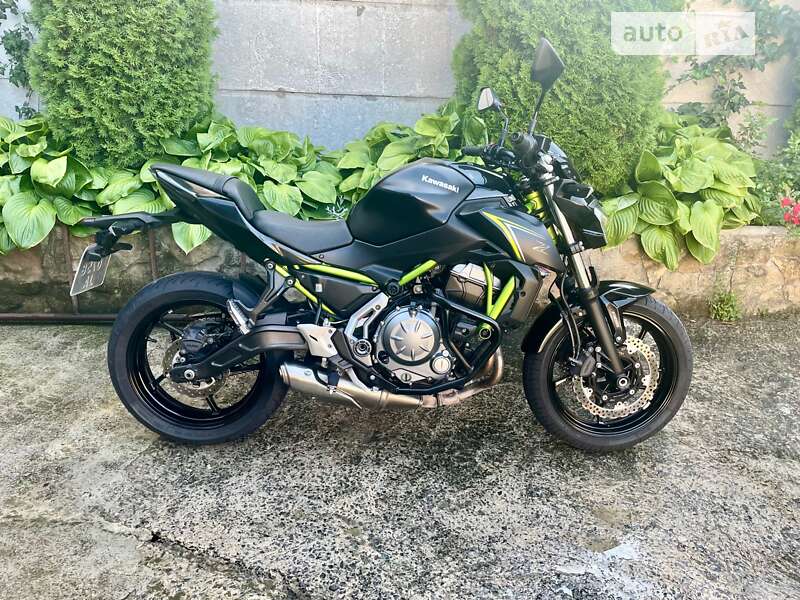 Мотоцикл Без обтекателей (Naked bike) Kawasaki Z 650