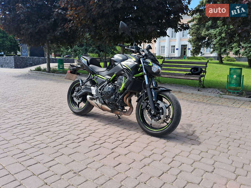 Мотоцикл Спорт-туризм Kawasaki Z 650