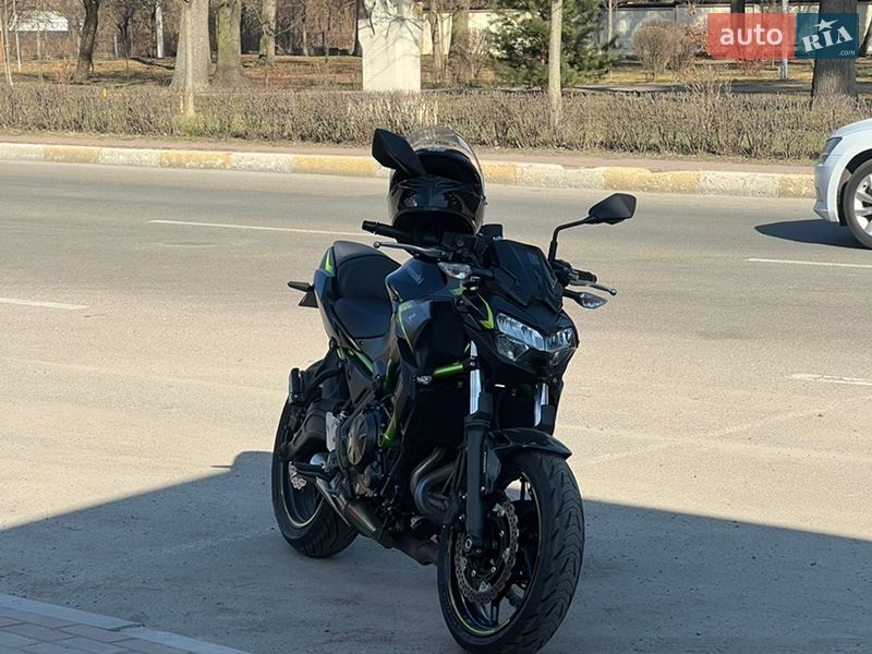 Мотоцикл Спорт-туризм Kawasaki Z 650