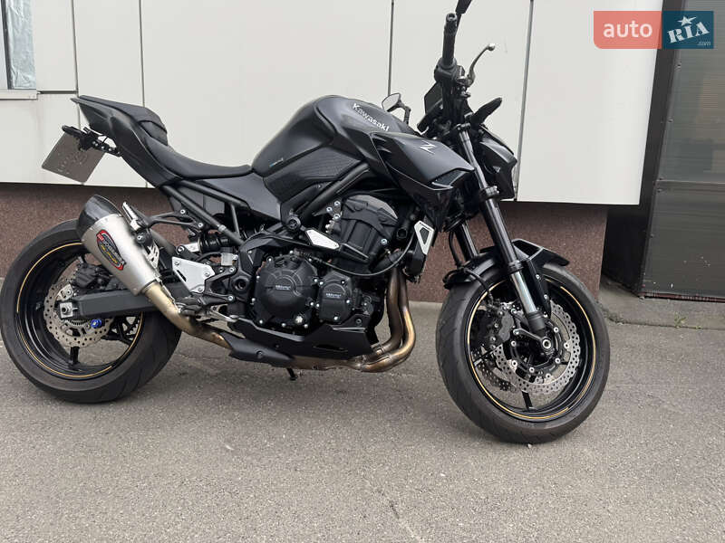 Спортбайк Kawasaki Z900