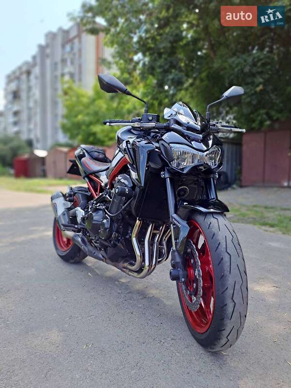 Мотоцикл Спорт-туризм Kawasaki Z900