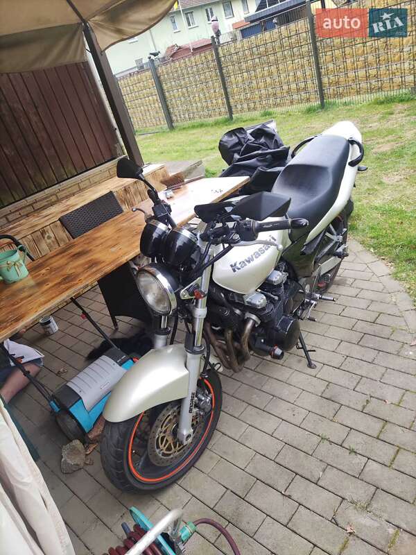Мото Kawasaki ZR 7S
