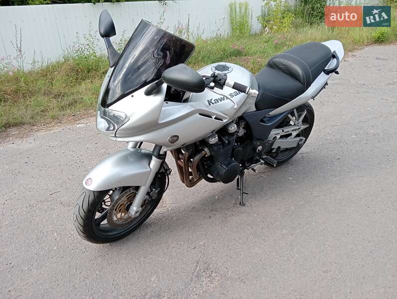 Kawasaki ZR 7S