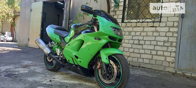 Спортбайк Kawasaki ZX 9R