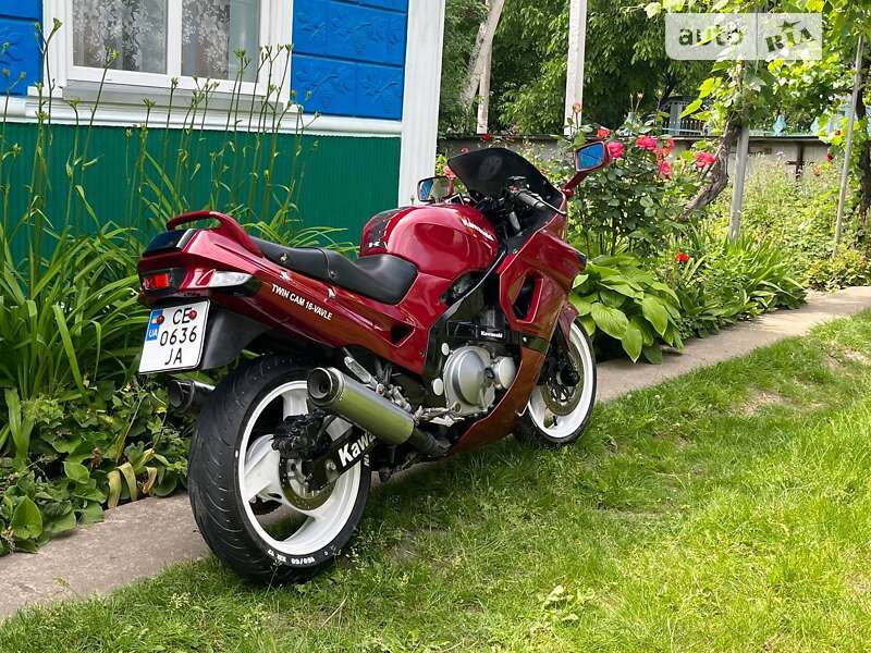Спортбайк Kawasaki ZZR 400