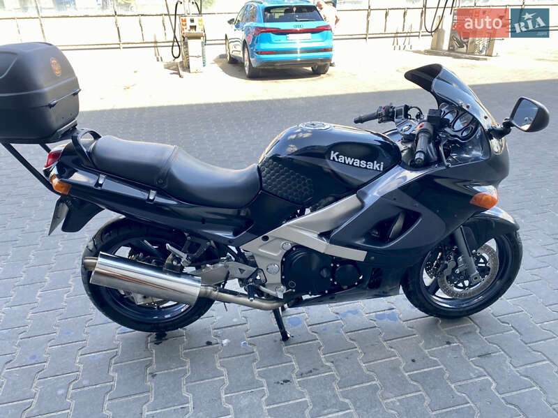 Мотоцикл Спорт-туризм Kawasaki ZZR 400