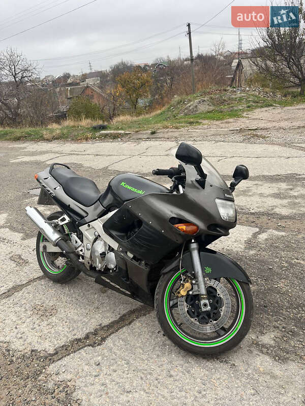 Спортбайк Kawasaki ZZR 600