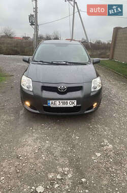 Характеристики Toyota Auris Хэтчбек