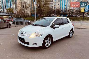 Характеристики Toyota Auris Хэтчбек