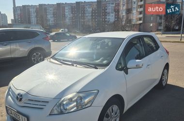 Характеристики Toyota Auris Хетчбек