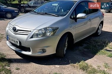 Характеристики Toyota Auris Хэтчбек